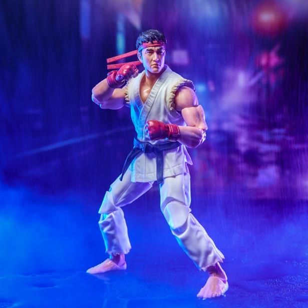 15cmというサイズ感ながらクオリティは抜群だ！(「ストリートファイター／ザ・ムービー: リュウ 1/12 アクションフィギュア」) [c] 2026 Capcom and Legendary. [c] 2026 Hasbro. All Rights Reserved.