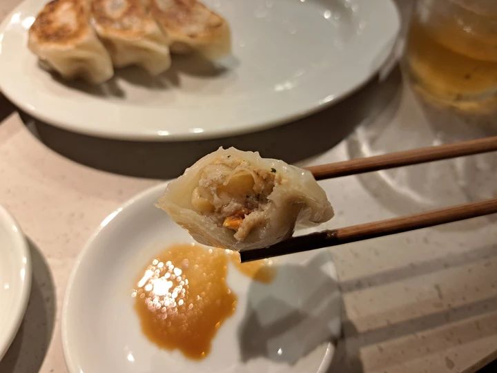 「餃子といえば芭莉龍」のホタテ水餃子の断面