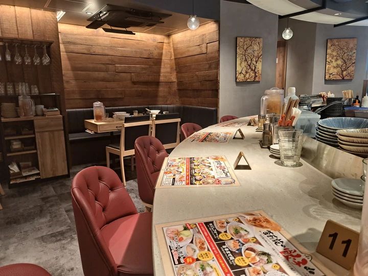「餃子といえば芭莉龍」茅場町店の内観