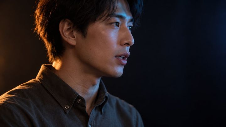 声が低い男性は本当にモテるのか？研究で出た答えとは
