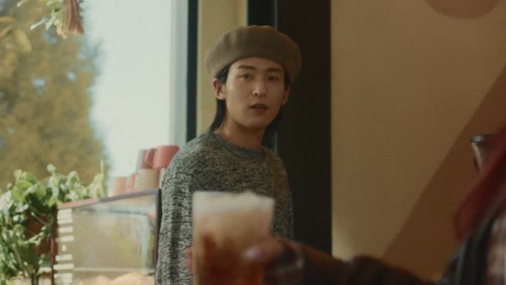 目黒蓮が出演する新CM「紅茶のラテ」篇キービジュアル1 width=