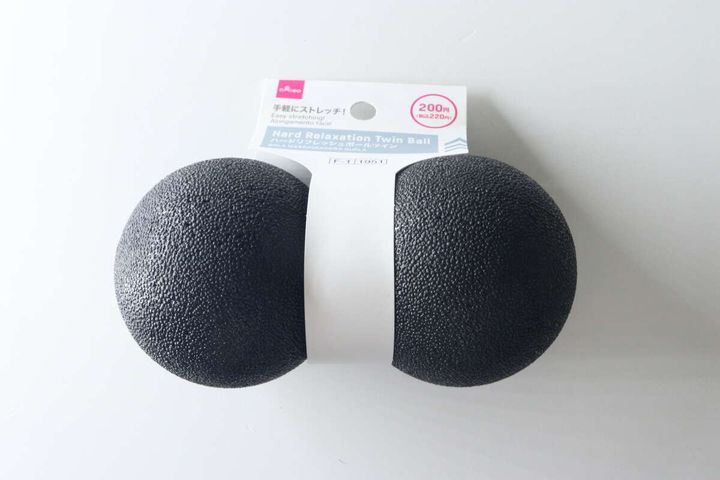 商品パッケージと黒いリフレッシュボールツイン