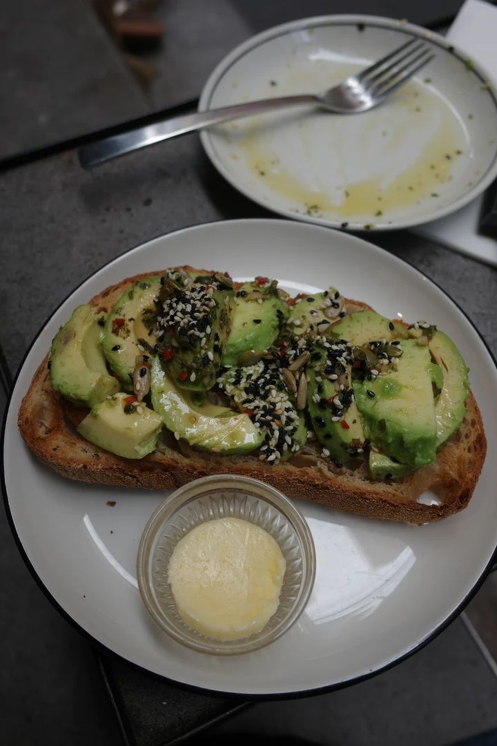 メルボルンのCBDで朝ごはん｜CODE BLACK COFFEEのアボカドトーストは一味違う！？_3