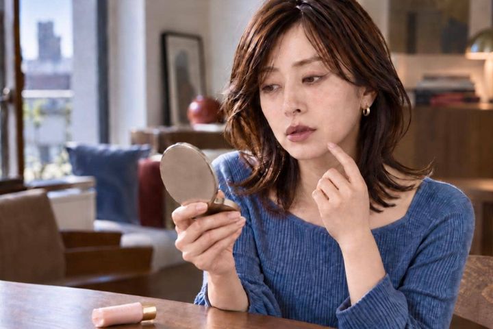 肌はきれいに仕上げているのに、どこか疲れて見える…。大人が見直したい“口元”の整え方