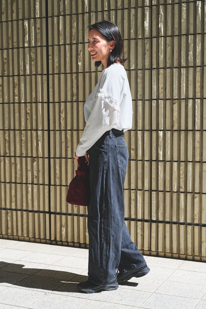 クラウドチームVERY太田史帆子の[ALEGRE]ショルダーフリルカットソーコーデ