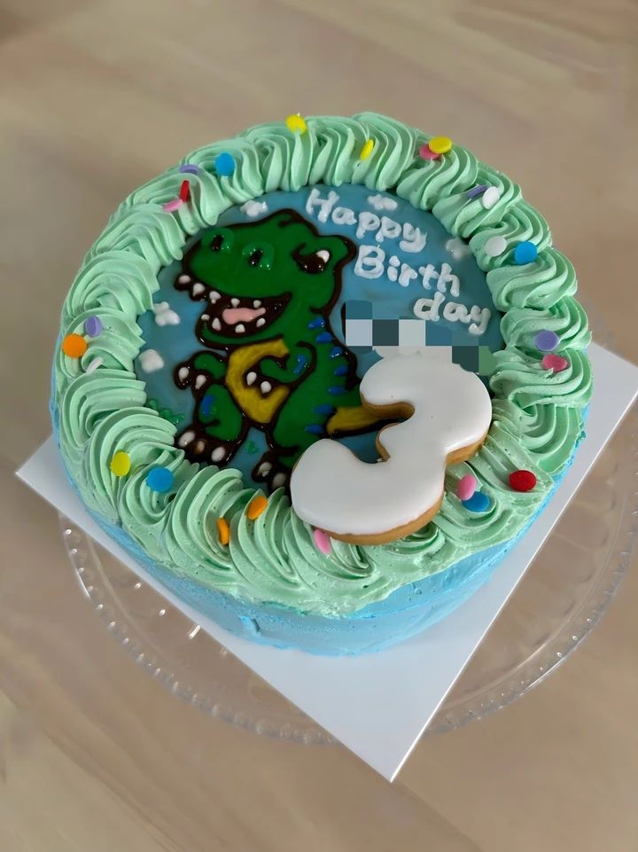 Cake.jpで注文した誕生日の恐竜ケーキ（3歳男の子）