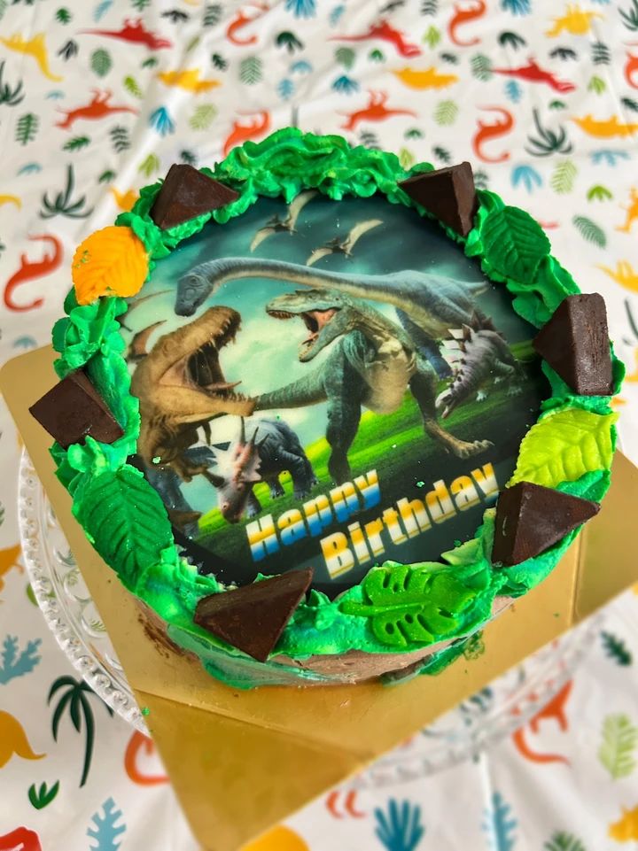 Cake.jpで注文した誕生日の恐竜ケーキ（4歳男の子）