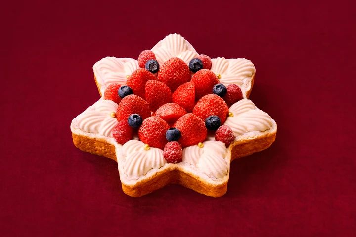 ～タルトエトワール～ ブルターニュ産“ル ガール”クリームチーズとイチゴのタルト 19cm（5～6名様用） ￥11340