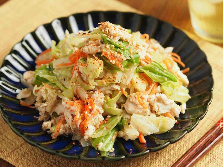七味ごまみそだれがからんだ鶏ささみとキャベツ