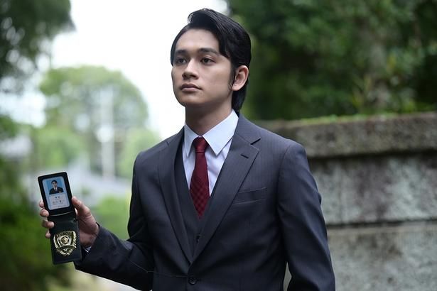 薫に執着する夫、晋一もまた、シェルターの秘密に感づいていた [c]佐野広実／講談社 ©2026「シャドウワーク」製作委員会