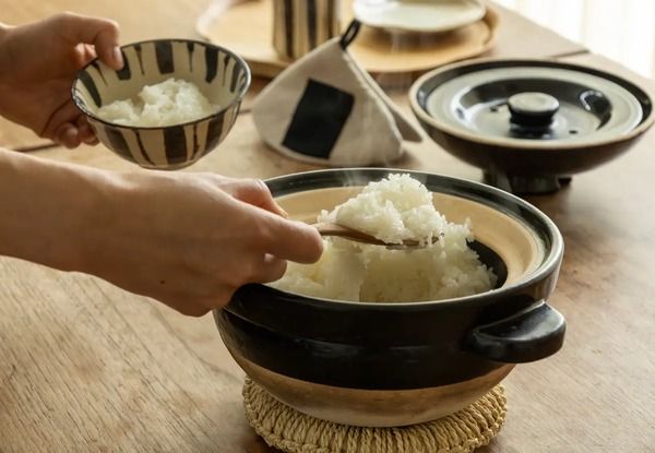伊賀焼窯元 長谷園、食べきりの量を漬けられる「ぬか漬器」と高台付きのお碗を新発売