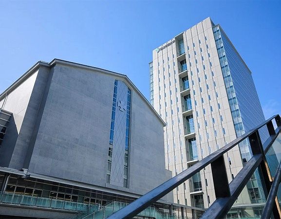 東北学院大学が未来探究科学部の学びを紹介する動画を公開！ナビゲーターは松丸亮吾氏
