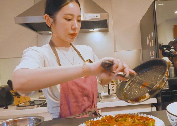【写真・画像】「ホテルみたい！」megbaby（43）、“家賃200万円”自宅のドレッサーを公開し絶賛の声「おしゃれ〜！」 1枚目