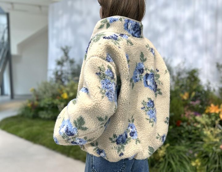 画像: 【GU×rokh】フリースジャケット(フラワー) by rokh サイズS着用¥3,990 www.gu-global.com