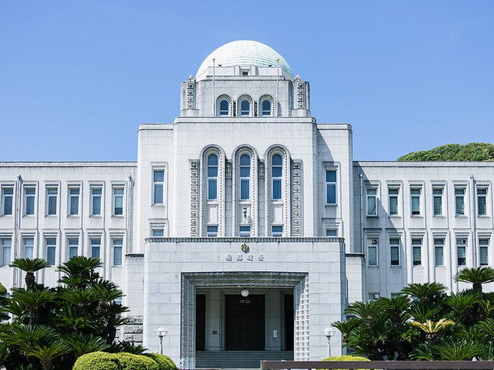 街中から1歩入ると、そこは大正時代。ゆったりとした時間が流れる「萬翠荘」へ