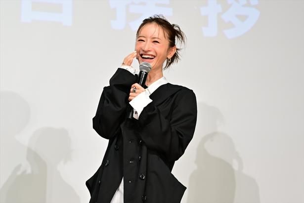 森田演じる輝一の妻を演じた松本まりか