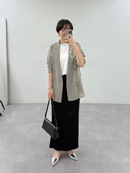 リラックス感×きちんと感を両立するロングジャケット
