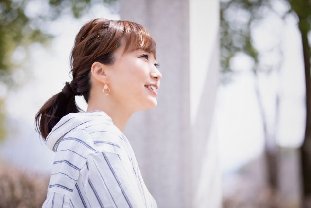 笑顔の女性