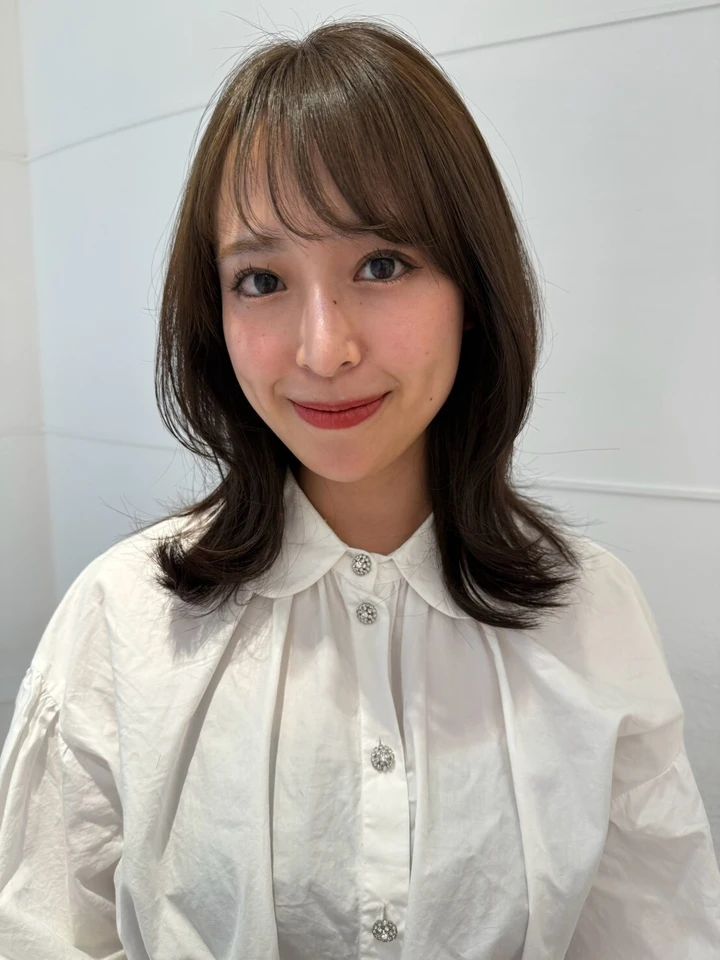 30代 髪型・ミディアムの正面