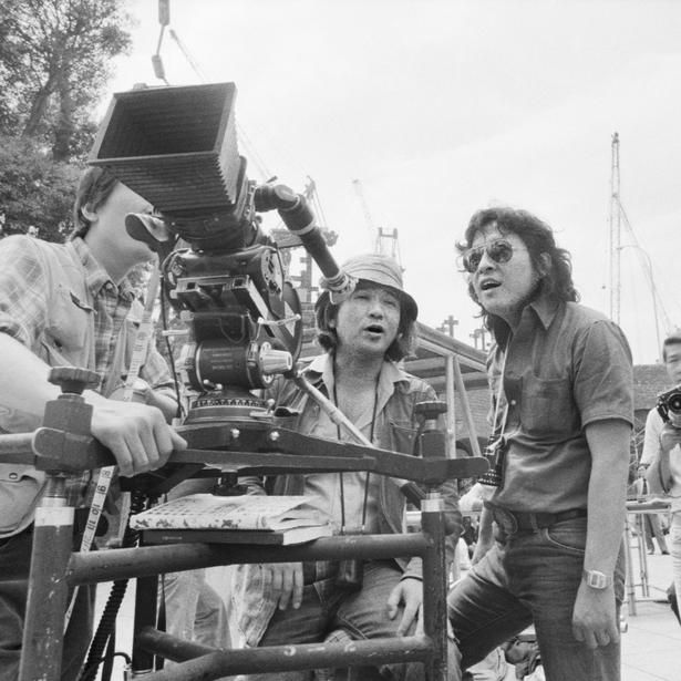 【写真を見る】『太陽を盗んだ男』撮影中の長谷川和彦と鈴木達夫 [c]1979 TOHO CO., LTD. / Tristone Entertainment, Inc.