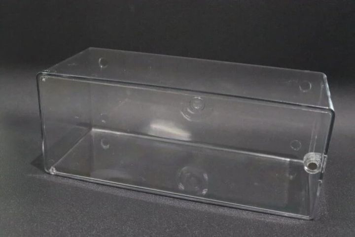 ダイソーの壁にも付けられるディスプレイケース