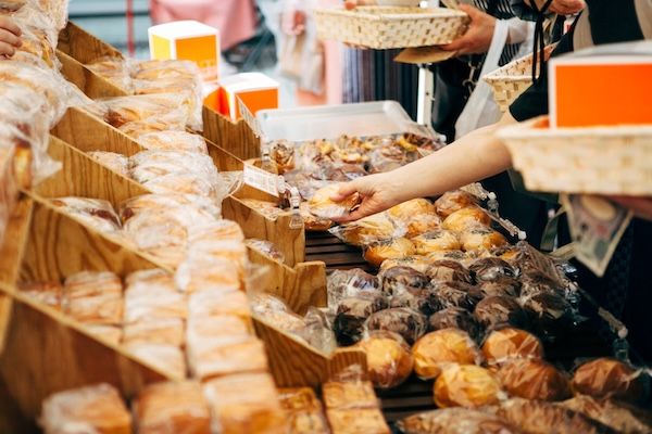 青山パン祭り、国際連合大学で開催。全国約60店舗のパンやフード、ライブも楽しめる！