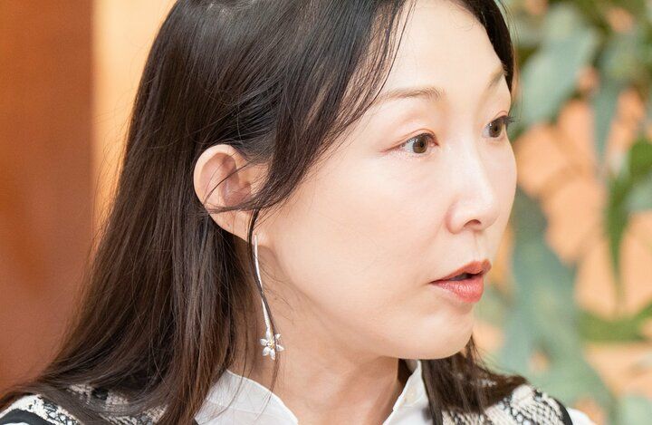 【写真・画像】「ママ友はいない」3人の子供は生後半年からインター…マック鈴木の妻・クワハラ小原、その理由を告白 1枚目