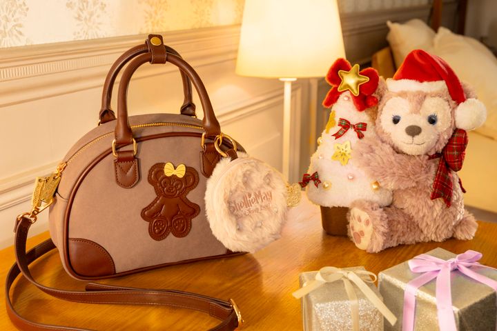 ぬいぐるみ（シェリーメイ）：6,800円／ショルダーバッグ：11,000円 ※どちらも12月25日(金)までの販売