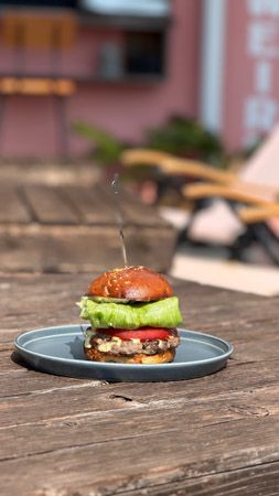 石垣島から世界へ挑むハンバーガーブランド「RAWgood HAMBURGUERIA」1号店がオープン