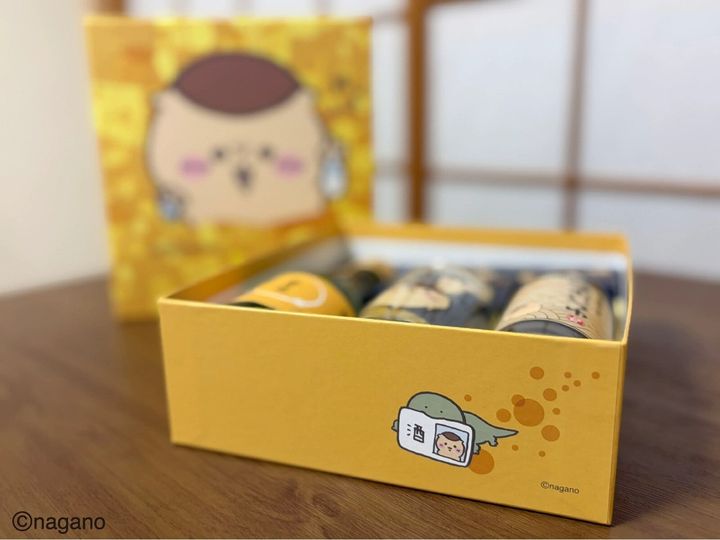 日本酒蔵元の玉乃光酒造から、ちいかわの「くりまんじゅう」が作中で嗜んでいた“だし割り”を手軽に楽しめる「ちいかわ 日本酒とお出汁のだし割りセット」が登場しました。純米吟醸酒と専用カップがセットになったアイテムがSNSで話題になっており、その魅力を紹介します。