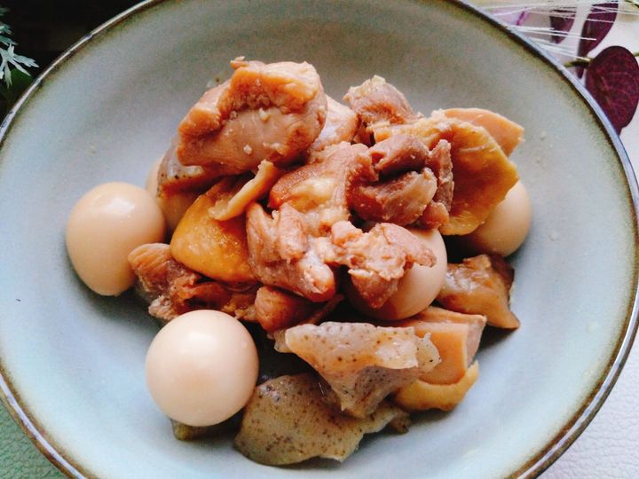 鶏肉、こんにゃく、うずらの味しみ煮込み