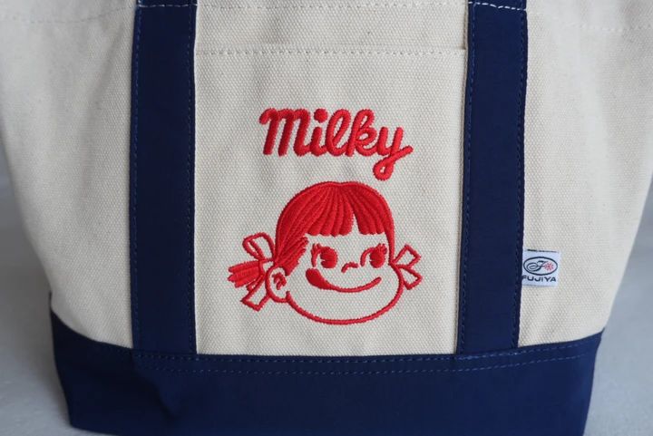 紀ノ国屋×不二家コラボトートのペコちゃん刺繍