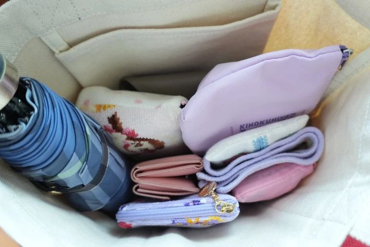 ペコちゃんランチトートに荷物を収納した様子