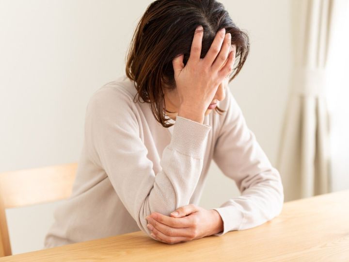職場や家族との距離の近さに居心地の良さを感じ、家事を分担しながら貯金を重ねつつも、両親との関係に悩み、独立を決意する人もいます。今回は、静岡県浜松市中央区に住む30歳女性のエピソードを紹介します。