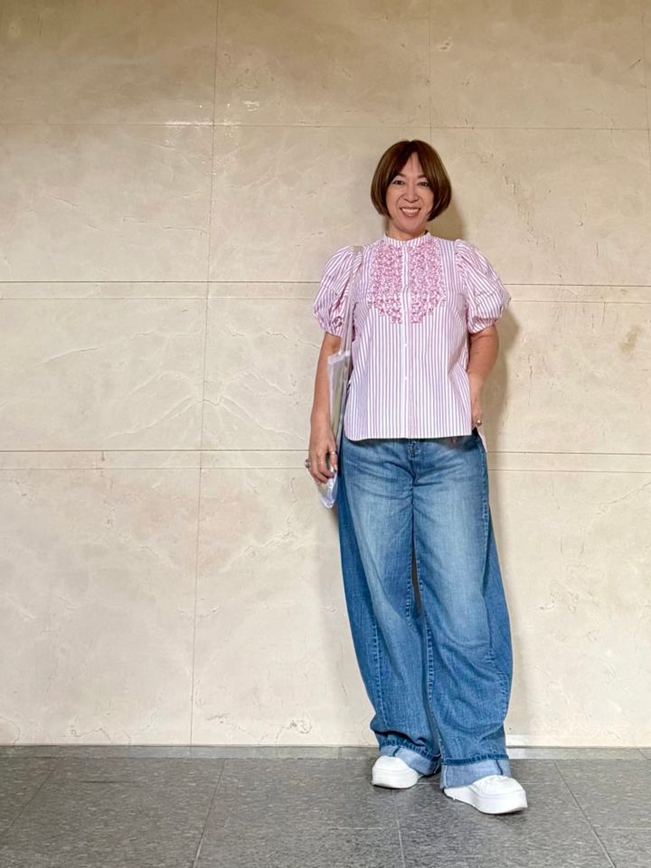 グラウス：MARILYN MOON、デニムパンツ：Edition、ボリュームソールスニーカー：GU