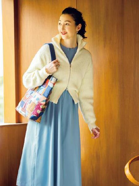 【コーデ3】重ね着でワンピースを軽やかにカジュアルダウン！