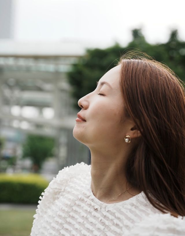 女性の横顔