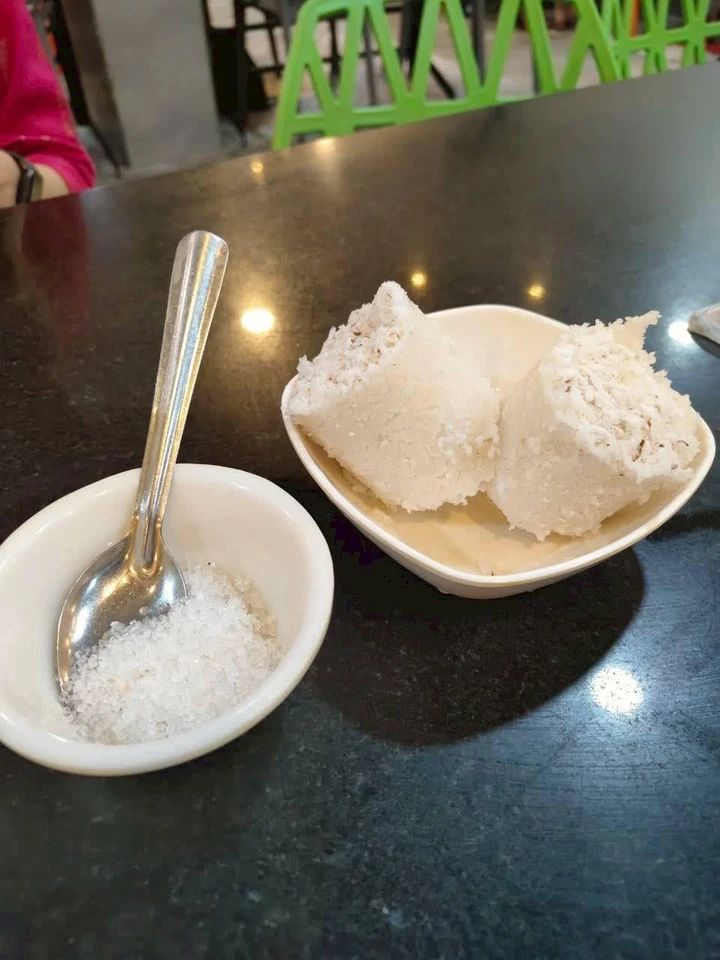 南インド 朝食 プッツ