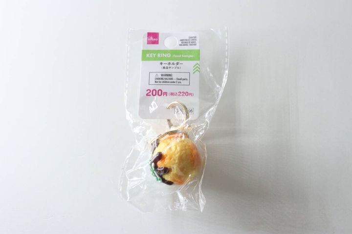 パッケージに入ったダイソーのたこ焼き食品サンプルキーホルダー