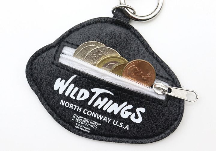 スヌーピー顔形チャームの裏側ファスナーポケットに小銭が入っている