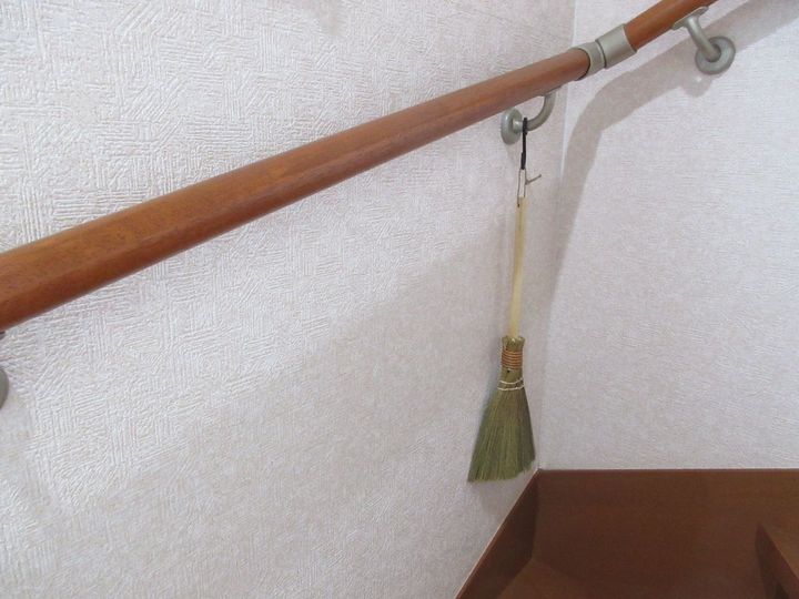 セリアのベトナムほうき、ちょこっと掃除にとっても便利！