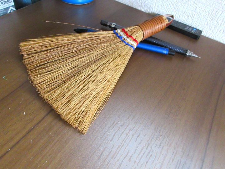 セリアのベトナムほうき、ちょこっと掃除にとっても便利！