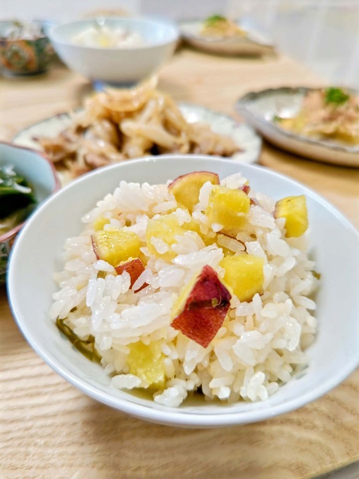 さつまいもと塩昆布の炊き込みご飯