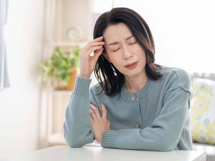 配偶者からのDV被害をきっかけに実家へ避難し、離婚調停や転職活動を進めながら、生活の立て直しを図る人もいます。今回は、兵庫県神戸市長田区に住む50歳女性のエピソードを紹介します。