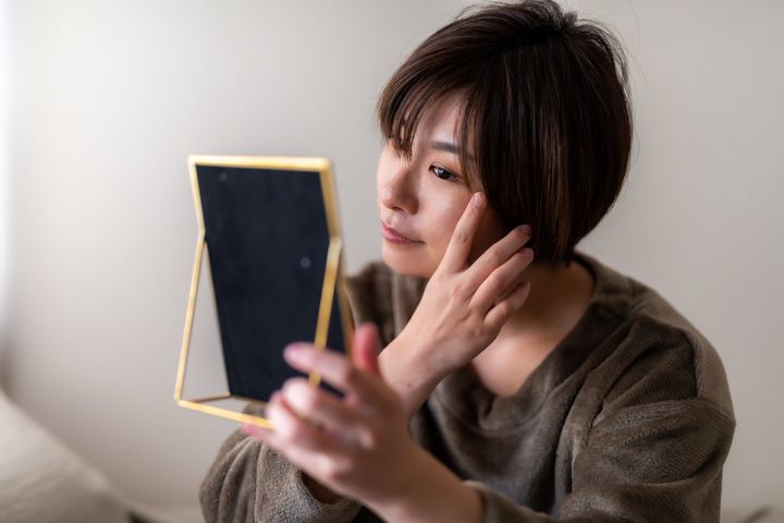 アホ毛をどう整える？（画像はイメージ）