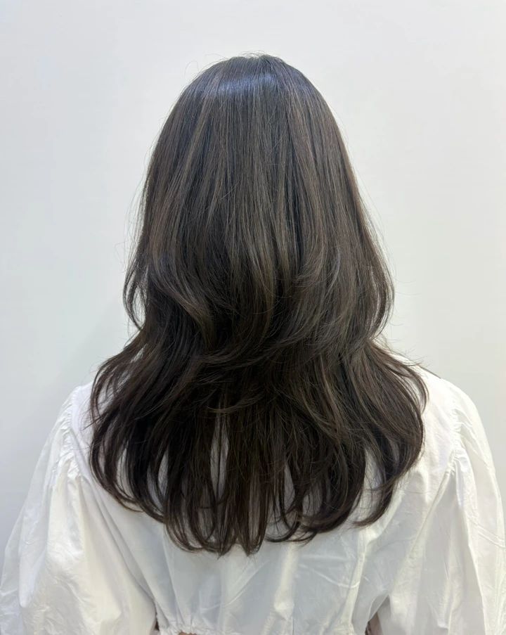 30代 髪型・ロングのバック
