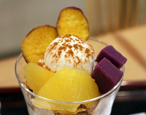 【写真】「りんごとおいものごろっとほうじ茶パフェ」も絶品！