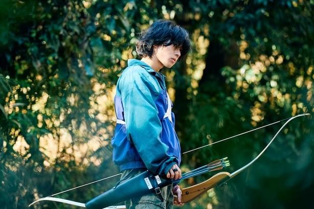 【写真を見る】龍之介と火事を起こした過去を持つ、幼なじみの拓海役に末澤誠也(Aぇ! group) [c]2026「mentor」製作委員会