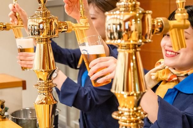 工場ライン見学が終わると試飲タイムが待っている