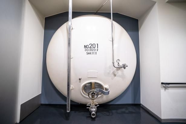 この貯酒タンクには、3万3923リットルのビールが入っていた